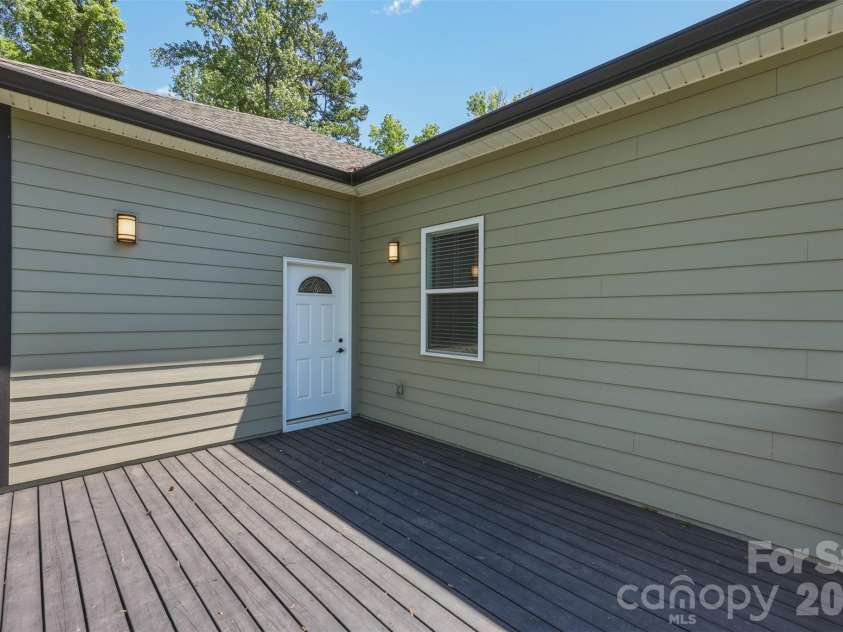 5330 Tuckaseegee Road, Charlotte, NC 28208.  MLS# CAR4372285, YatesRealty ID 26761. 