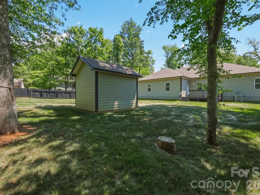 5330 Tuckaseegee Road, Charlotte, NC 28208.  MLS# CAR4372285, YatesRealty ID 26761. 
