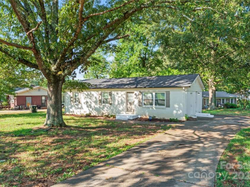 1505 Northwoods Drive, Kings Mountain, NC 28086.  MLS# CAR4279253, YatesRealty ID 26762. 