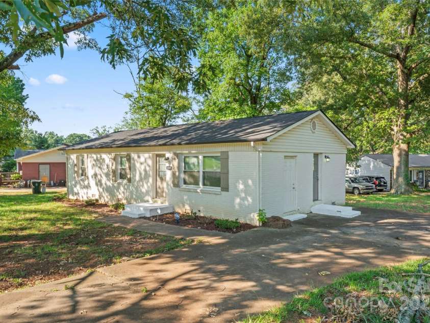 1505 Northwoods Drive, Kings Mountain, NC 28086.  MLS# CAR4279253, YatesRealty ID 26762. 