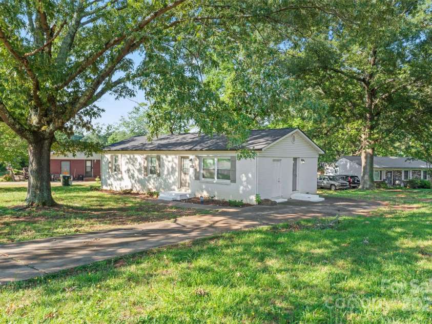 1505 Northwoods Drive, Kings Mountain, NC 28086.  MLS# CAR4279253, YatesRealty ID 26762. 