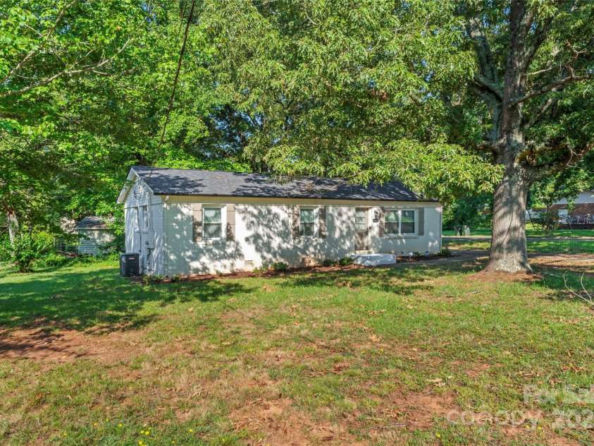 1505 Northwoods Drive, Kings Mountain, NC 28086.  MLS# CAR4279253, YatesRealty ID 26762. 