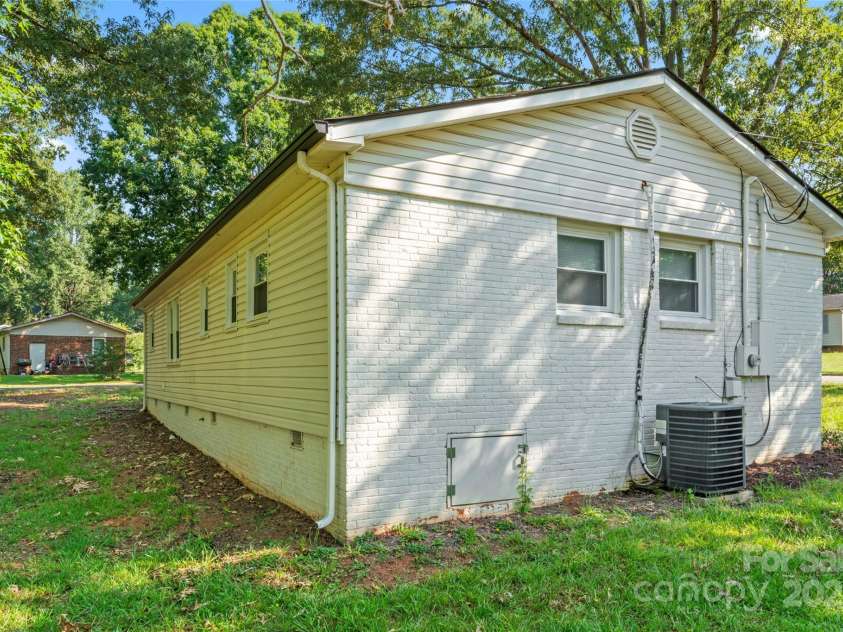 1505 Northwoods Drive, Kings Mountain, NC 28086.  MLS# CAR4279253, YatesRealty ID 26762. 