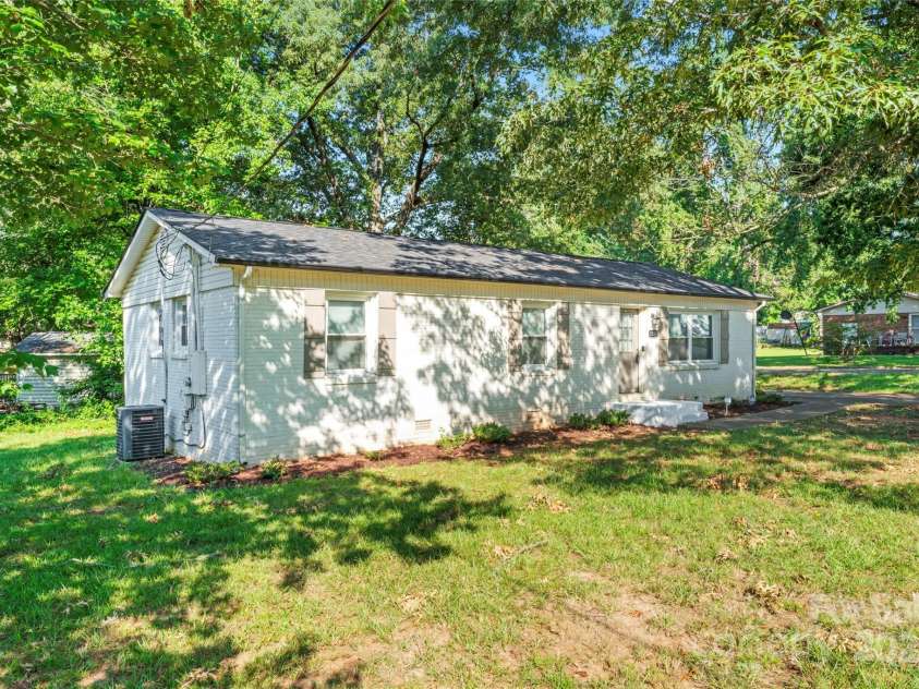 1505 Northwoods Drive, Kings Mountain, NC 28086.  MLS# CAR4279253, YatesRealty ID 26762. 