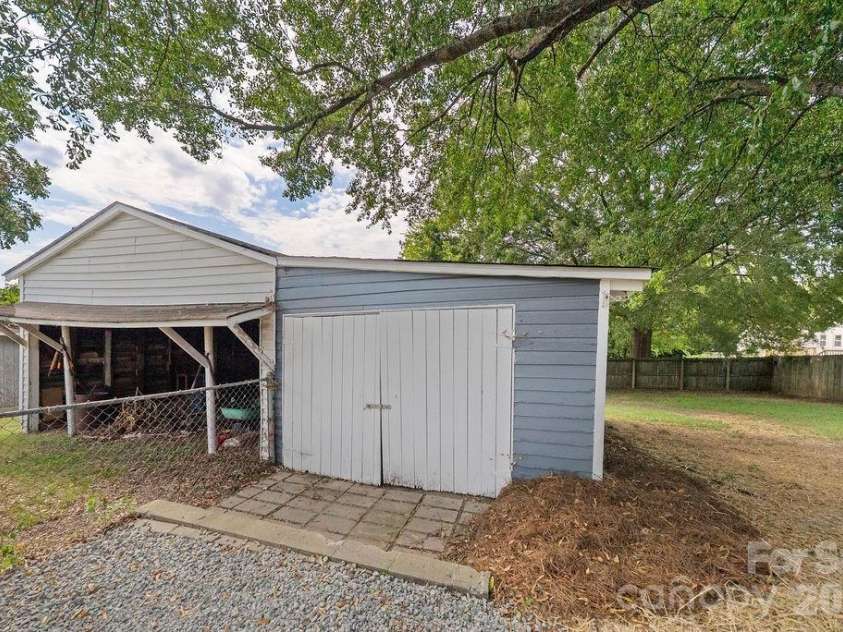 194 Cedar Drive, Concord, NC 28025.  MLS# CAR4295579, YatesRealty ID 26762. 