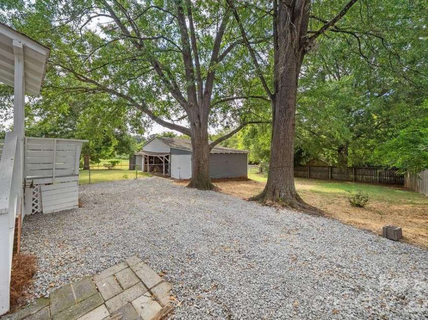 194 Cedar Drive, Concord, NC 28025.  MLS# CAR4295579, YatesRealty ID 26762. 