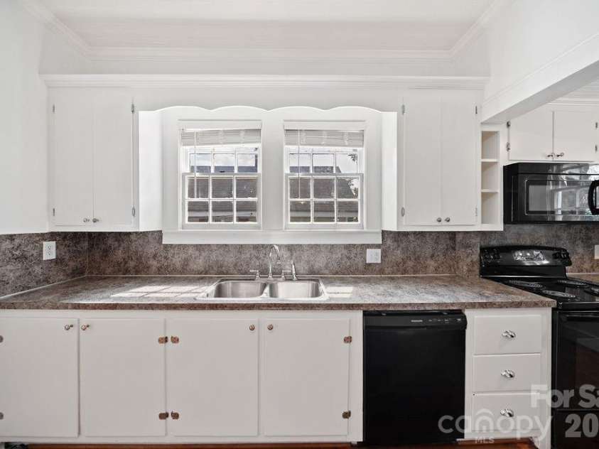 194 Cedar Drive, Concord, NC 28025.  MLS# CAR4295579, YatesRealty ID 26762. 