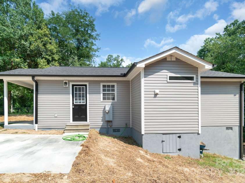 801 Evening Shade Lane, Gastonia, NC 28052.  MLS# CAR4280295, YatesRealty ID 26763. 