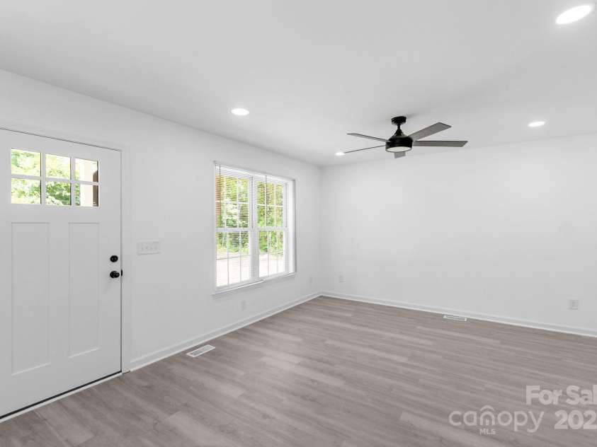 801 Evening Shade Lane, Gastonia, NC 28052.  MLS# CAR4280295, YatesRealty ID 26763. 