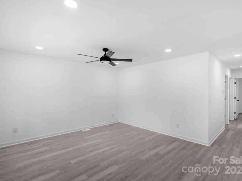 801 Evening Shade Lane, Gastonia, NC 28052.  MLS# CAR4280295, YatesRealty ID 26763. 