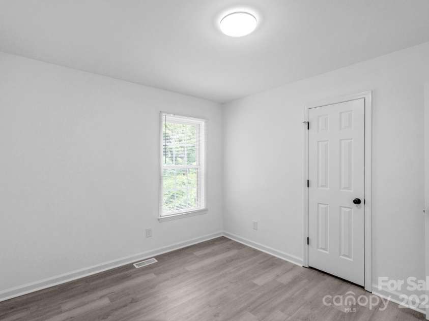 801 Evening Shade Lane, Gastonia, NC 28052.  MLS# CAR4280295, YatesRealty ID 26763. 