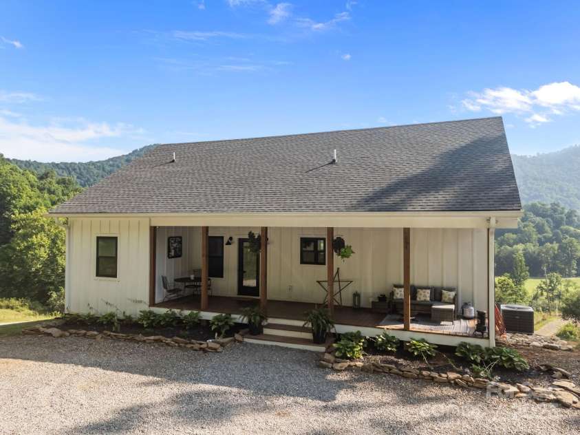 131 Tobacco Trail, Canton, NC 28716.  MLS# CAR4280459, YatesRealty ID 26764. 