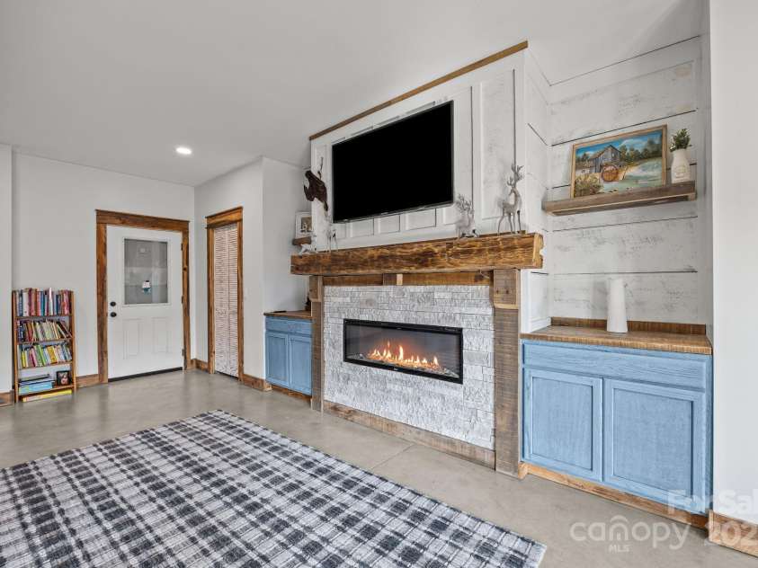 131 Tobacco Trail, Canton, NC 28716.  MLS# CAR4280459, YatesRealty ID 26764. 