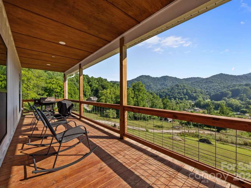 131 Tobacco Trail, Canton, NC 28716.  MLS# CAR4280459, YatesRealty ID 26764. 