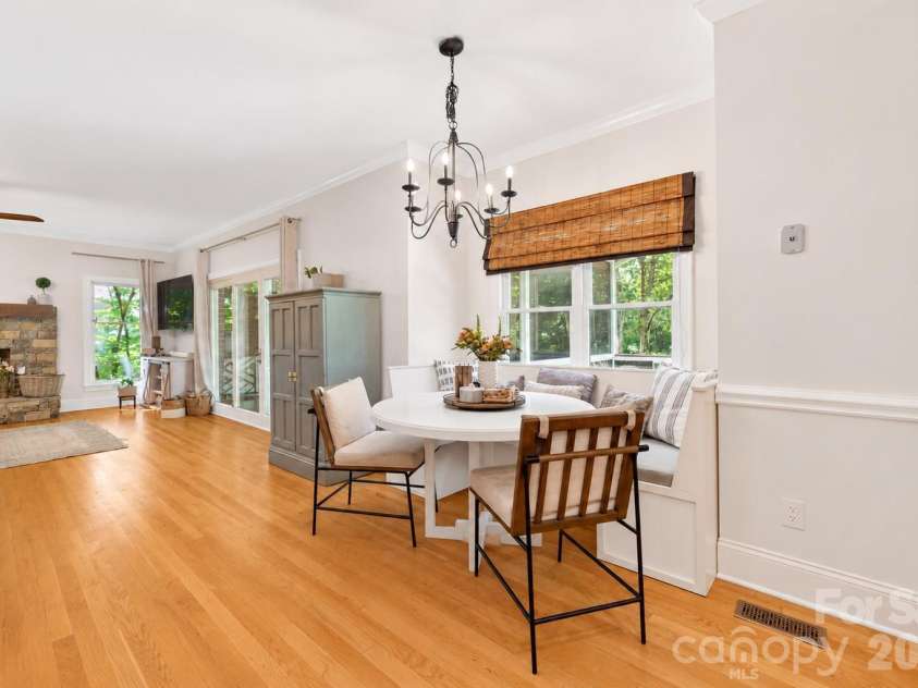 1819 Kilmonack Lane, Charlotte, NC 28270.  MLS# CAR4376693, YatesRealty ID 26765. Breakfast custom built-in