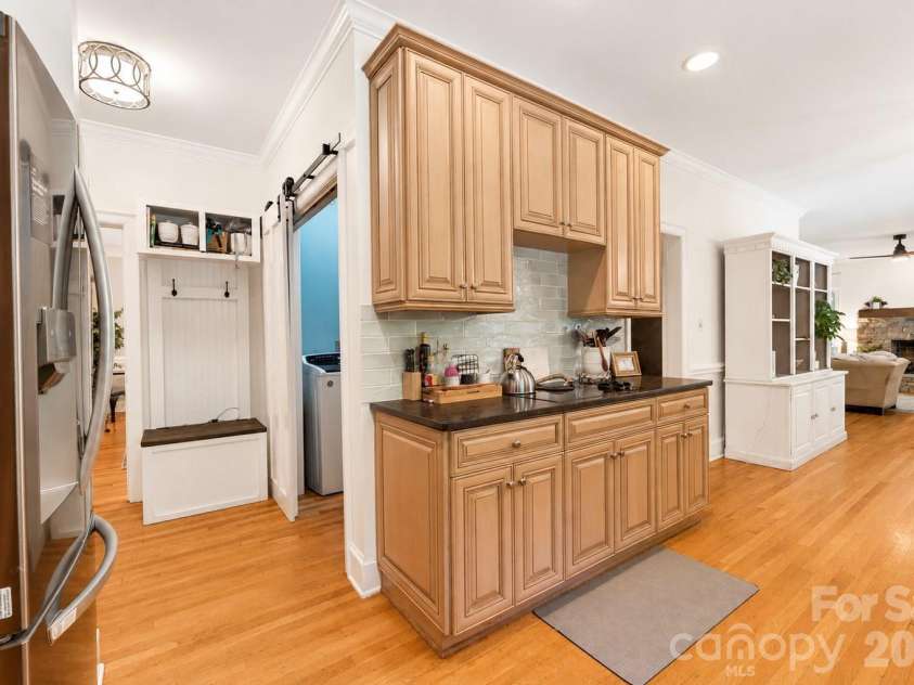 1819 Kilmonack Lane, Charlotte, NC 28270.  MLS# CAR4376693, YatesRealty ID 26765. Drop zone from garage