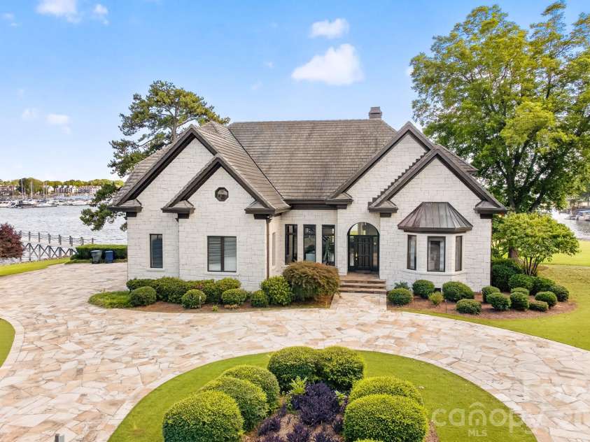 18212 Pompano Place, Cornelius, NC 28031.  MLS# CAR4365498, YatesRealty ID 26767. 