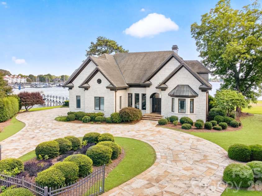18212 Pompano Place, Cornelius, NC 28031.  MLS# CAR4365498, YatesRealty ID 26767. 
