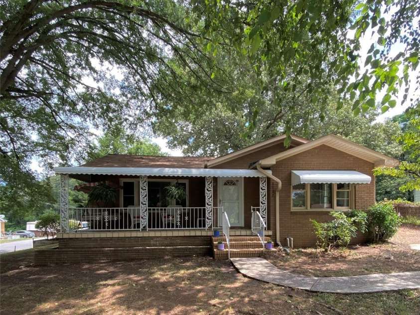 3702 Crawford Street, Gastonia, NC 28052.  MLS# CAR4275636, YatesRealty ID 26767. Welcome to 3720 Crawford St. in Gastonia, NC.