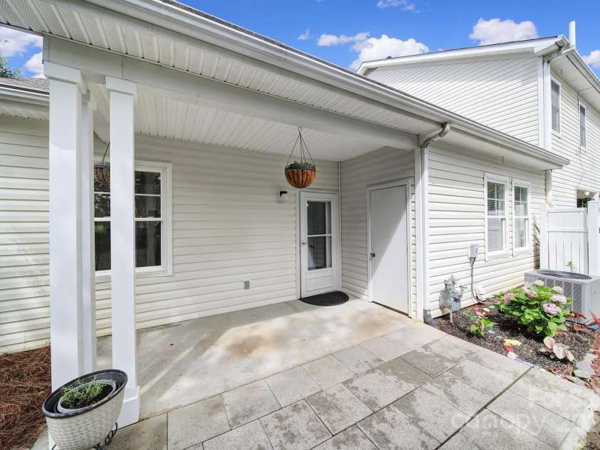614 Stone Village Drive, Fort Mill, SC 29708.  MLS# CAR4256253, YatesRealty ID 26768. 