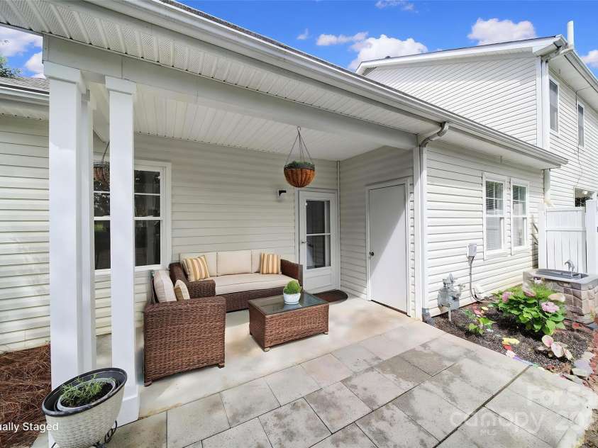 614 Stone Village Drive, Fort Mill, SC 29708.  MLS# CAR4256253, YatesRealty ID 26768. 