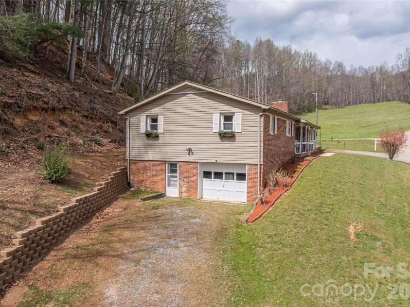 63 Memory Drive, Waynesville, NC 28786.  MLS# CAR4364829, YatesRealty ID 26768. 