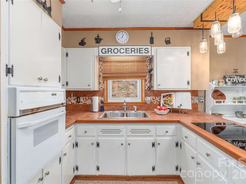 63 Memory Drive, Waynesville, NC 28786.  MLS# CAR4364829, YatesRealty ID 26768. 