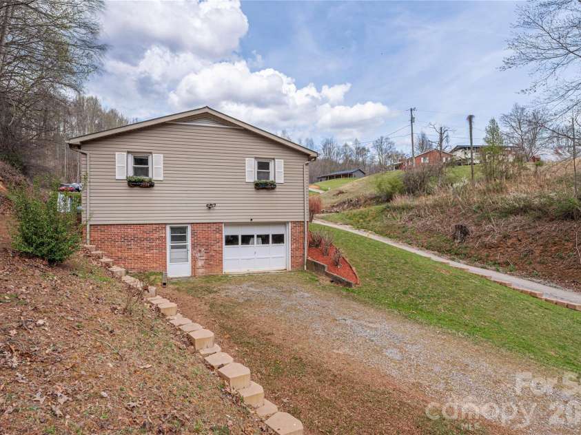 63 Memory Drive, Waynesville, NC 28786.  MLS# CAR4364829, YatesRealty ID 26768. 