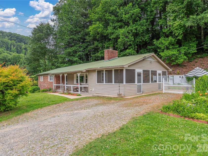 63 Memory Drive, Waynesville, NC 28786.  MLS# CAR4364829, YatesRealty ID 26768. 