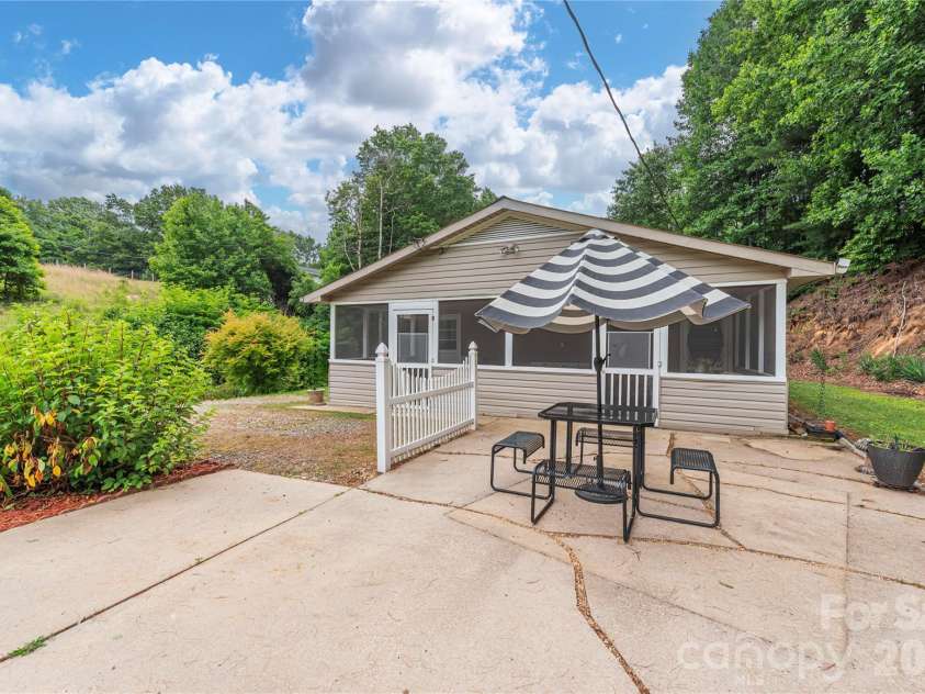 63 Memory Drive, Waynesville, NC 28786.  MLS# CAR4364829, YatesRealty ID 26768. 