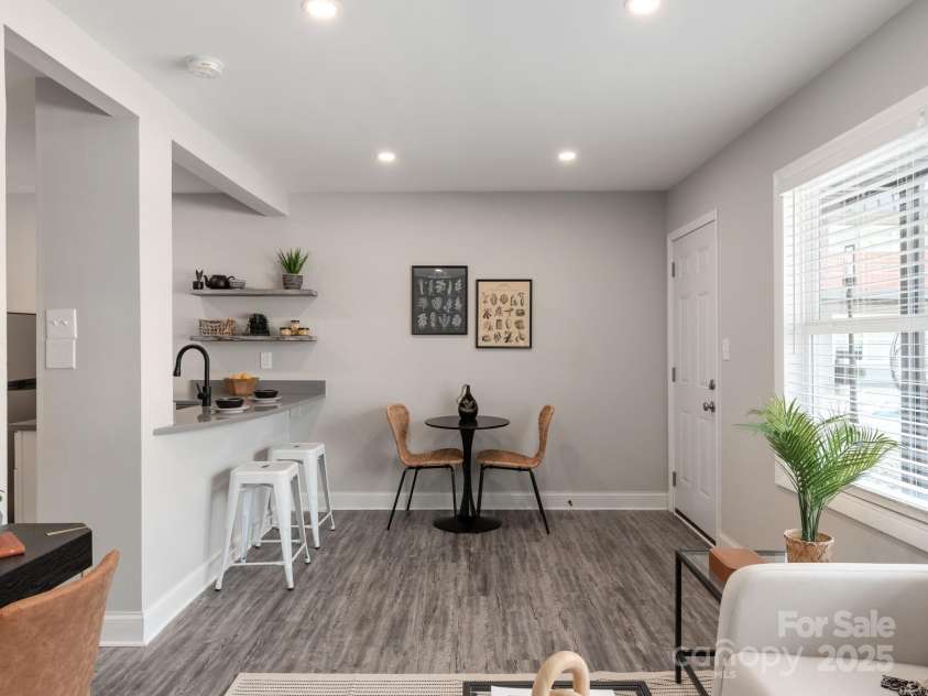 2000 Patio Court, Charlotte, NC 28205.  MLS# CAR4270954, YatesRealty ID 2677. Breakfast bar and dining area