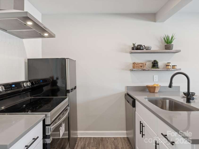 2000 Patio Court, Charlotte, NC 28205.  MLS# CAR4270954, YatesRealty ID 2677. New stainless electric oven with built in air fryer. Fridge conveys and there is room above it to add a microwave.