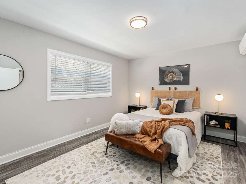 2000 Patio Court, Charlotte, NC 28205.  MLS# CAR4270954, YatesRealty ID 2677. Spacious bedroom with natural light