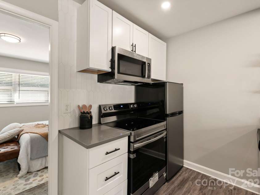 2000 Patio Court, Charlotte, NC 28205.  MLS# CAR4270954, YatesRealty ID 2677. Upper cabinets available as an upgrade option