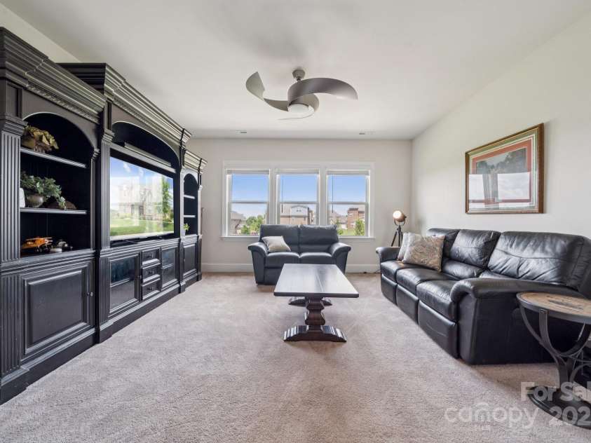 12410 Franklin Park Lane, Huntersville, NC 28078.  MLS# CAR4269080, YatesRealty ID 26771. Upstairs Flex space