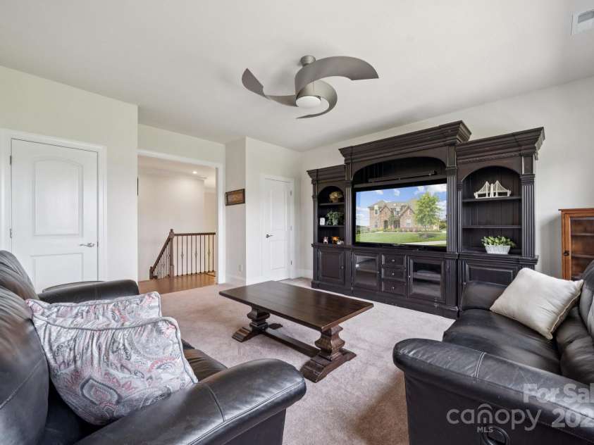 12410 Franklin Park Lane, Huntersville, NC 28078.  MLS# CAR4269080, YatesRealty ID 26771. Upstairs flex space