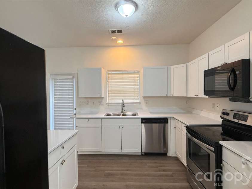 6832 Brachnell View Drive, Charlotte, NC 28269.  MLS# CAR4349853, YatesRealty ID 26771. 