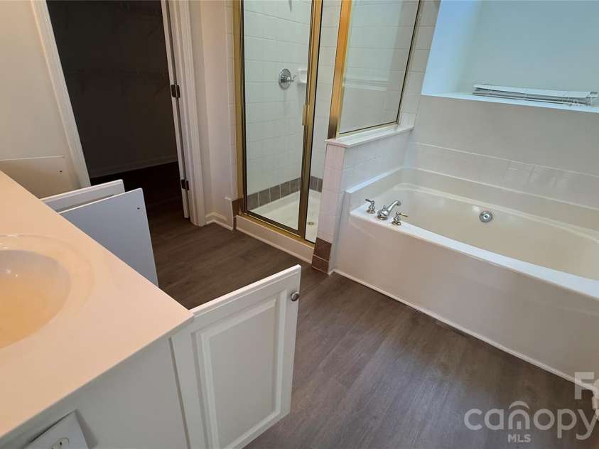 6832 Brachnell View Drive, Charlotte, NC 28269.  MLS# CAR4349853, YatesRealty ID 26771. 