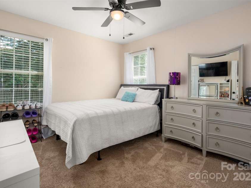 6422 Gatesville Lane, Charlotte, NC 28270.  MLS# CAR4274062, YatesRealty ID 26773. Bed 1