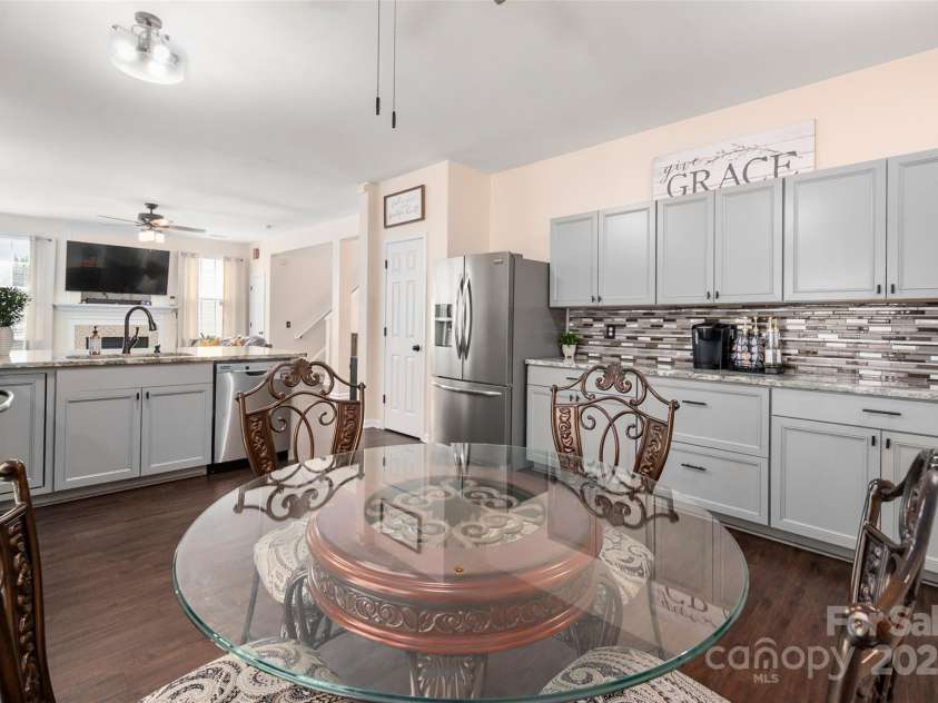 6422 Gatesville Lane, Charlotte, NC 28270.  MLS# CAR4274062, YatesRealty ID 26773. Breakfast/Kitchen