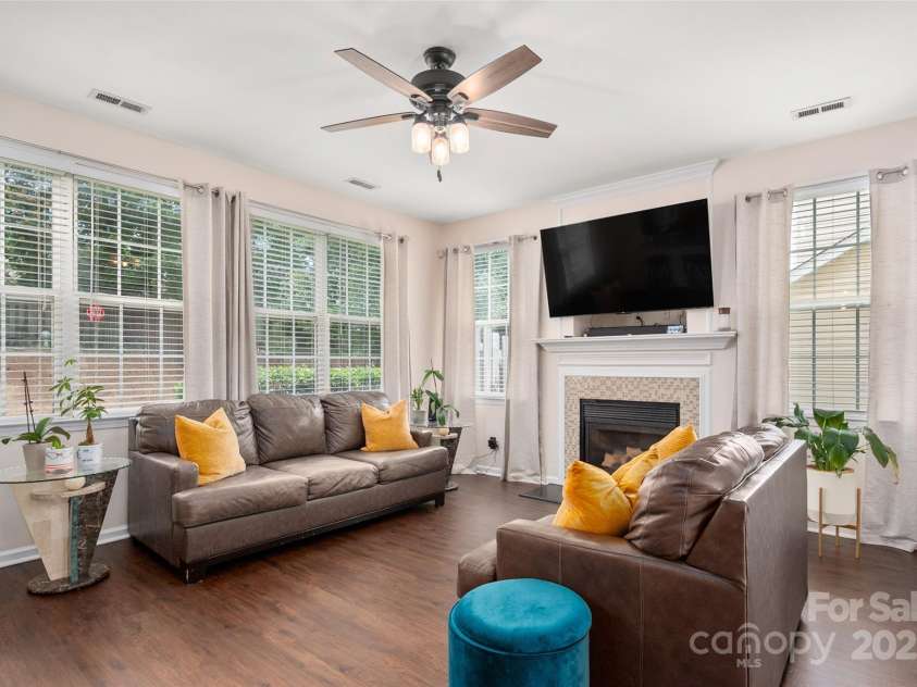 6422 Gatesville Lane, Charlotte, NC 28270.  MLS# CAR4274062, YatesRealty ID 26773. Family Room