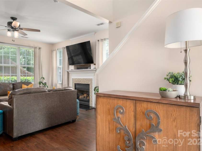 6422 Gatesville Lane, Charlotte, NC 28270.  MLS# CAR4274062, YatesRealty ID 26773. Foyer/Family Room