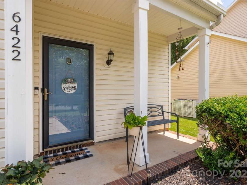 6422 Gatesville Lane, Charlotte, NC 28270.  MLS# CAR4274062, YatesRealty ID 26773. Front Porch