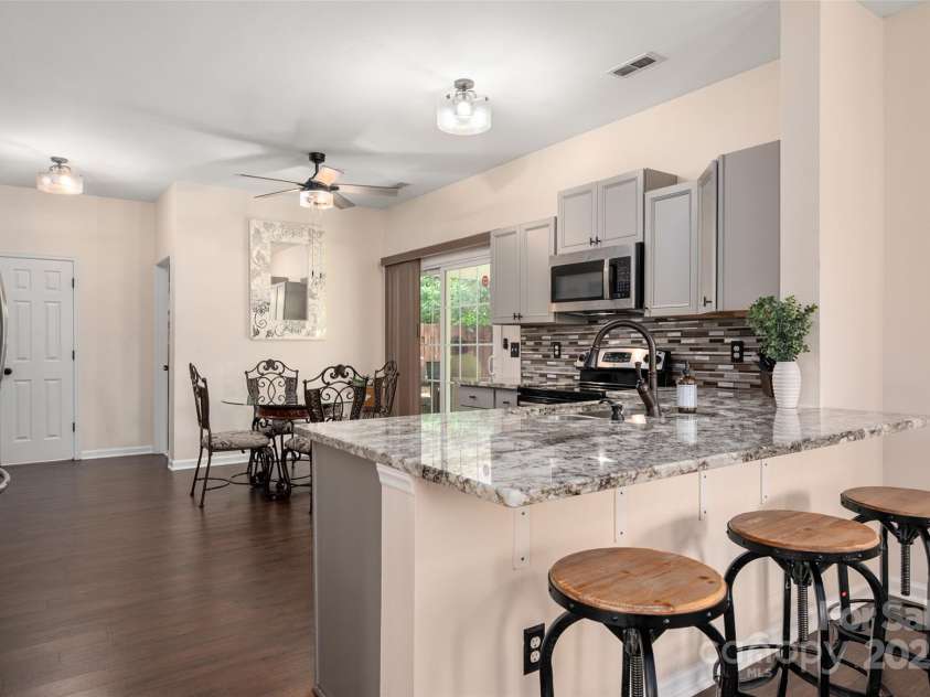 6422 Gatesville Lane, Charlotte, NC 28270.  MLS# CAR4274062, YatesRealty ID 26773. Kitchen