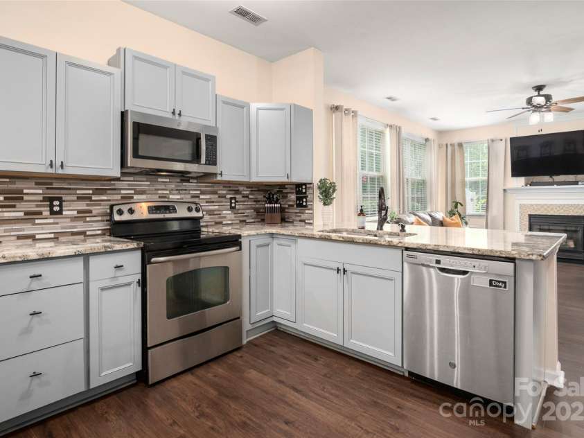 6422 Gatesville Lane, Charlotte, NC 28270.  MLS# CAR4274062, YatesRealty ID 26773. Kitchen