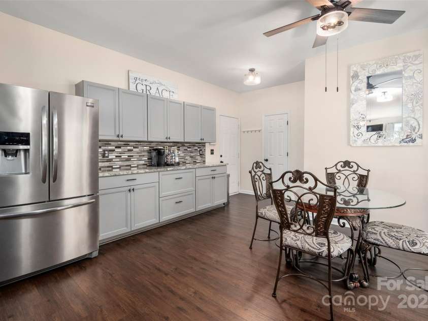 6422 Gatesville Lane, Charlotte, NC 28270.  MLS# CAR4274062, YatesRealty ID 26773. Kitchen