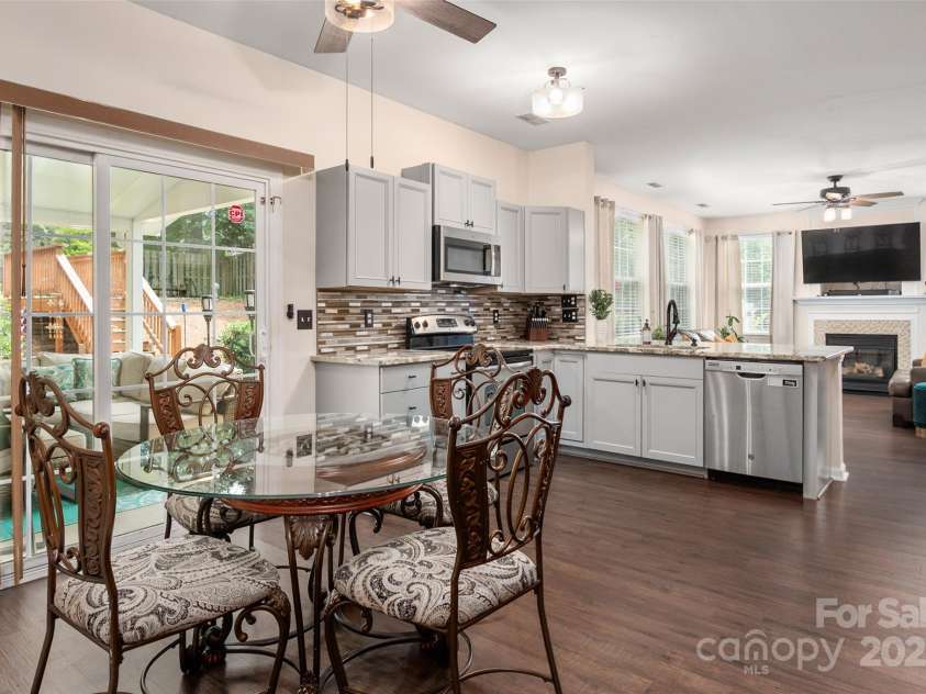 6422 Gatesville Lane, Charlotte, NC 28270.  MLS# CAR4274062, YatesRealty ID 26773. Kitchen/Breakfast