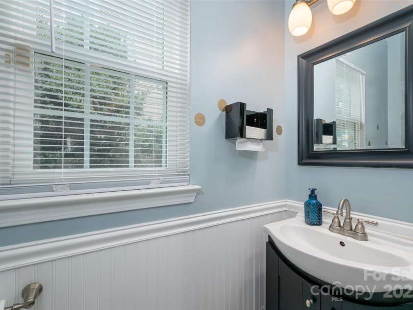 6422 Gatesville Lane, Charlotte, NC 28270.  MLS# CAR4274062, YatesRealty ID 26773. Lower Half Bath