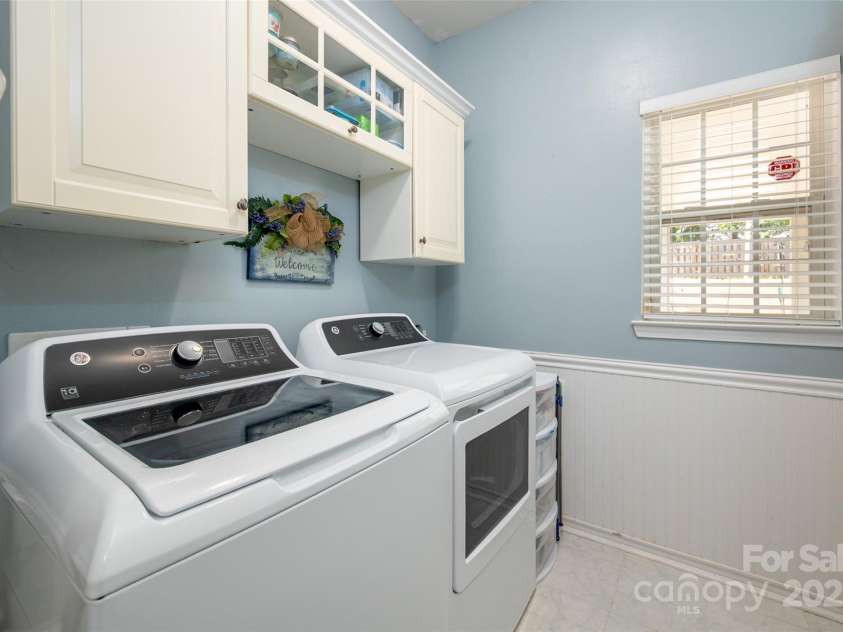 6422 Gatesville Lane, Charlotte, NC 28270.  MLS# CAR4274062, YatesRealty ID 26773. Lower Laundry