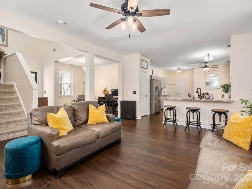 6422 Gatesville Lane, Charlotte, NC 28270.  MLS# CAR4274062, YatesRealty ID 26773. Open Family/Kitchen